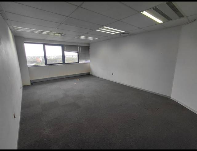 252M² OFFICE TO LET IN HALFWAY HOUSE ESTATES